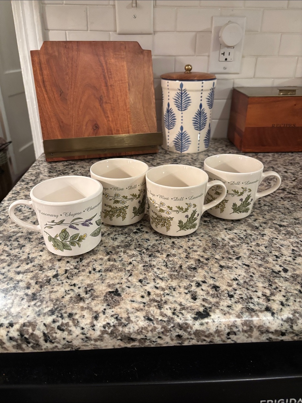 Vintage cup set